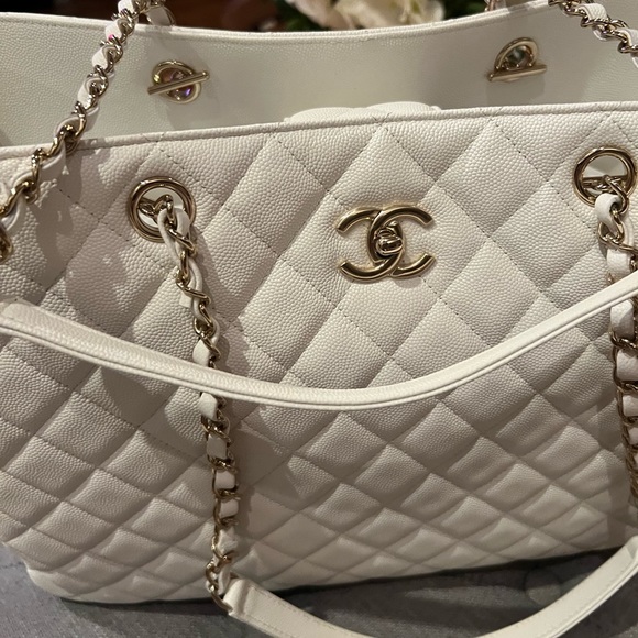 CHANEL shopping bag tote with tags, used once - Picture 2 of 8